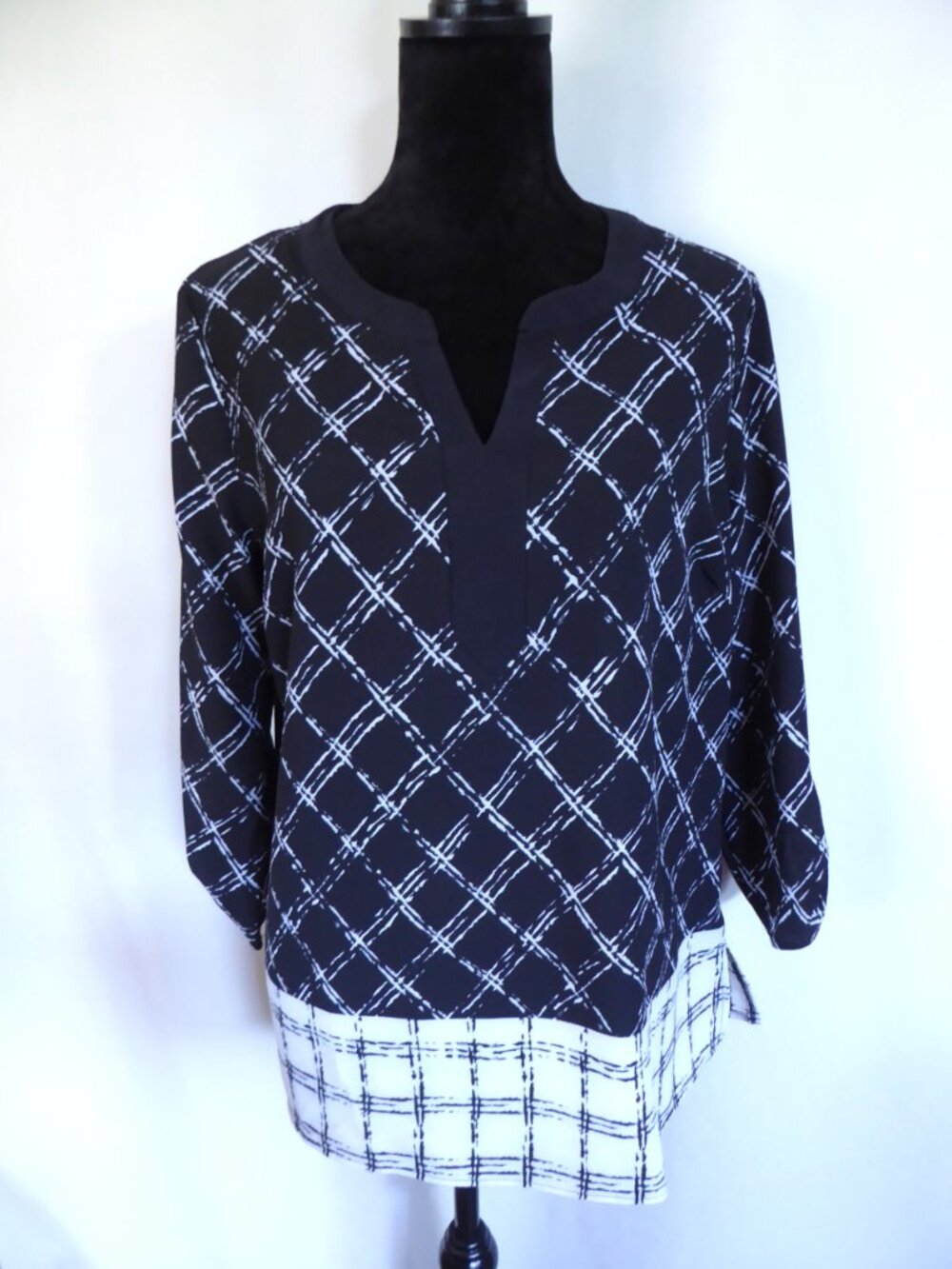 NAIF 3/4 SLEEVE GEOMETRIC PATTERN BLACK WHITE  SHIRT BLOUSE LARGE (WORN ONCE)